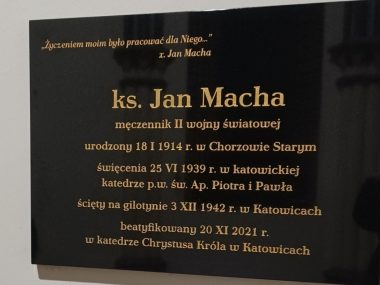 Odsłonięto tablicę poświęconą pamięci ks. Jana Machy Tablica poświęcona pamięci ks. Jana Machy