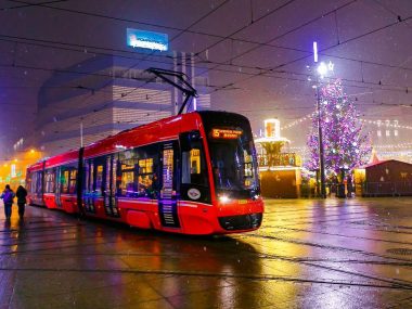 Zmiany w rozkładzie jazdy ZTM na święta i Nowy Rok Tramwaj Święta