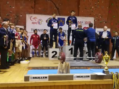 Podsumowanie zawodów podnoszenia ciężarów w Piekarach Turniej podnoszenia ciężarów