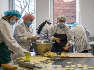 Jak pomóc uchodźcom? Kupić od nich pierogi i barszcz Ukraińskie pierogi w Bytomiu 1