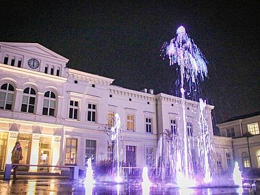 Nowa fontanna przed dworcem PKP została przetestowana Fontanna przed Dworcem PKP