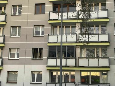 Dąbrowa Górnicza: dyrektor i uczeń ZSS uratowali dziecko W bloku przy ulicy Chopina w Dąbrowie Górniczej wybuchł pożar