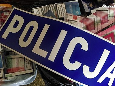 Nielegalne papierosy w Sosnowcu. Zatrzymano dwóch mężczyzn W jednym z mieszkań w Sosnowcu policjanci znaleźli nielegalne papierosy