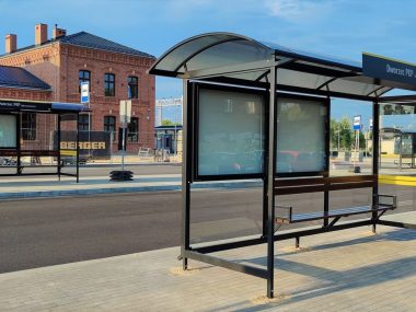 Nowe wiaty w centrum przesiadkowym. Pojawiła się też zieleń Wiaty w centrum przesiadkowym w Dąbrowie Górniczej