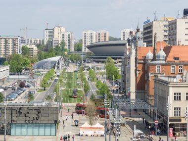 Liczydło rowerowe przy al. Korfantego już działa w pełni Widok na al Korfantego