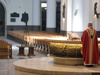 Nie będzie hucznych urodzin arcybiskupa Skworca w NOSPR Wiktor Skworc