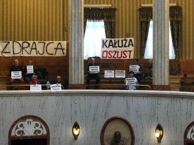 "Operacja Kałuża" okazała się oszustwem. Ale i tak wiosłują Wojciech Kałuża 1