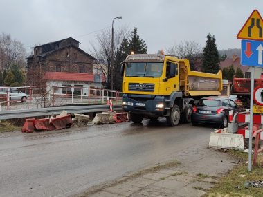 Opóźnienia na budowie mostka nad Rakówką Wydłuża się termin budowy mostku nad Rakówką