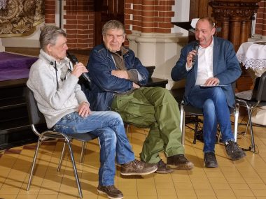 Widowisko "Walki o Miechowice 45" z udziałem znanych aktorów Po wykładzie o walkach o Miechowice w 1945 roku odbyło się spotkanie z aktorami