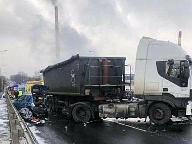 Zderzenie się samochodu ciężarowego i osobowego na DK94 Wypadek Sosnowiec DK94