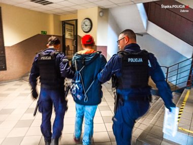 Ukradł jedzenie, uderzył ochroniarza. Ma teraz problem Zabrzańscy policjanci zatrzymali 23-latka