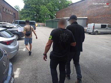 Ukradł kobiecie 50 zł, a kiedy uciekała... strzelał do niej Zabrzańscy policjanci zatrzymali 33-letniego mieszkańca Bytomia