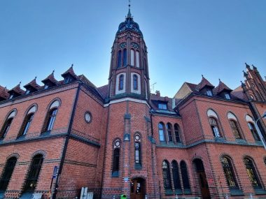 Styl gotycki nie wyklucza się! Poczta w Chorzowie Zabytkowy gmach poczty w Chorzowie