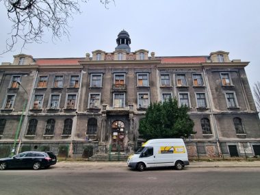 Hajducki ratusz. Zabytek (prawie) ocalony Zabytkowy ratusz w Chorzowie Batorym 10