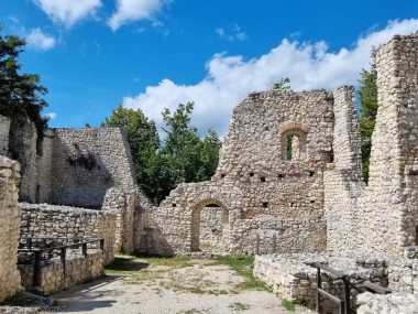Jak znasz Jurę Krakowsko-Częstochowską? Quiz turystyczny Zamek Pilcza w Smoleniu