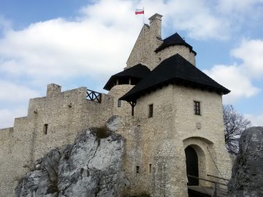 Historyk o Bobolicach: To barbarzyństwo i niszczenie zabytku Zamek w Bobolicach
