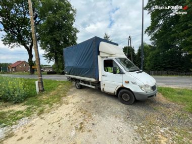 Polskie drogi: z auta się lało, a kierowca zionął alkoholem Zatrzymane auto w Pszczynie