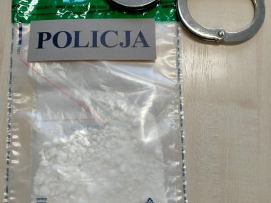 Próba zastraszania przed salą rozpraw, a w domu narkotyki... Zatrzymany 35 latek będzie też odpowiadał za posiadanie narkotyków jpg