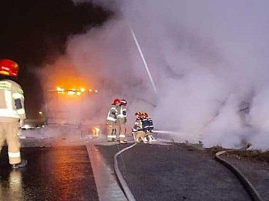 Tragiczny wypadek na autostradzie A4 - nie żyje jedna osoba Zderzenie dostawczaka z osobówką