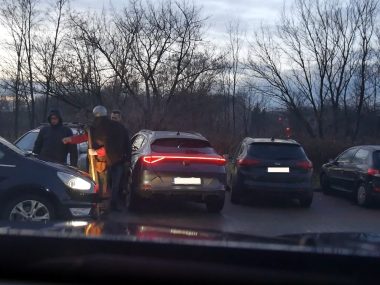 Kłótnia dwóch kierowców mogła skończyć się prawdziwą bójką Zdj główne