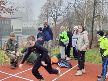 Zimowa gra terenowo-wojskowa w świętochłowickim ZSO Zimowa gra w ZSO w Świętochłowicach