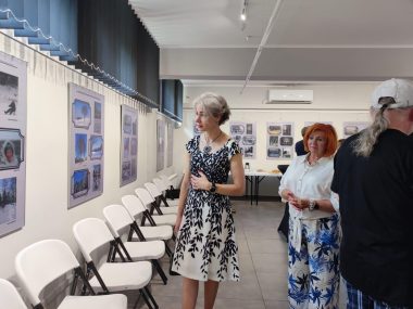 W miejskiej bibliotece otwarto nową wystawę fotograficzną Zimowy kadr