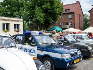 W Bytomiu odbył się piknik pn. "Powrót do PRL-u" Zlot zabytkowych pojazdów
