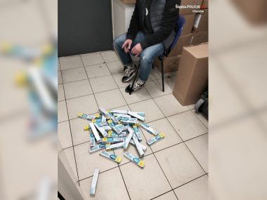 Złodziej uciekał z plecakiem pełnym… pasty do zębów Złodziej uciekał z plecakiem pełnym pasty do zębów