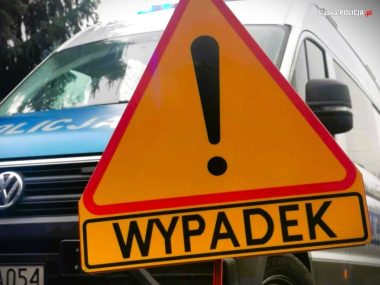 „Szklanka” na drogach zbiera żniwo. Śmierć na A4 w Imielinie Znak drogowy "Uwaga wypadek"