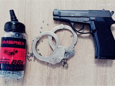 Syn ostrzelał ojca i jego towarzyszkę z pistoletu na kulki Napaść z użyciem pistoletu na kulki w powiecie pszczyńskim