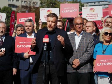 Lewica chce wybudować 300 tysięcy mieszkań. W cztery lata Adrian Zandberg w Katowicach