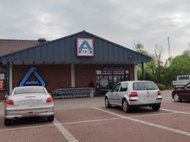 Szybki zarobek, szybka wpadka Złodzieje ukradli w Aldi alkohol za 770 złotych