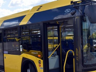 Cudzoziemiec bez prawa jazdy chciał prowadzić autobusy Autobus