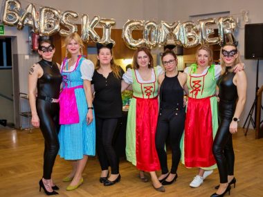 Wodzenie niedźwiedzia, babski comber czy pogrzeb basa Babski comber