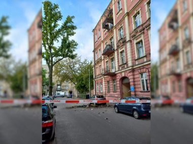 Z kamienicy odpadł balkon. Dwie osoby spadły Balkon sosnowiec