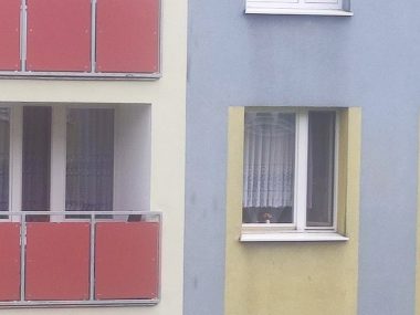 Niech pani wyrzuci pieniądze przez balkon. 87-latka oszukana Niech pani wyrzuci pieniądze przez balkon. Staruszka posłuchała