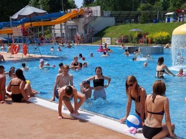 Gorące hity na basenie. Splash Party z Radiem Piekary Basen na Frynie zamieni się w wielką, taneczną imprezę