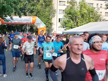 August Jakubik zaprasza do wspólnego biegania Bieg 12-godzinny w ubiegłym roku odbywał się ulicami miasta