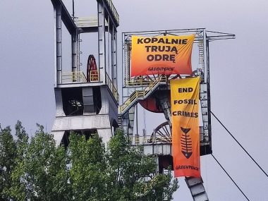 Greenpeace znów w Rudzie Śląskiej Banery Greenpeace na kopalni Bielszowice