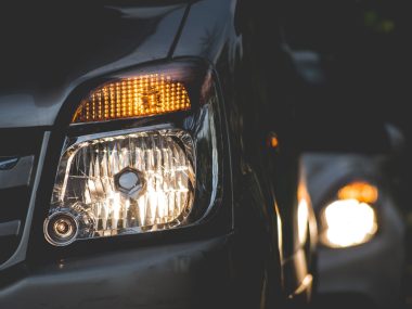 Kierowco, możesz sprawdzić światła. Za darmo Światła samochodu