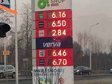 Ponad 6 złotych za litr benzyny na stacjach w Katowicach Ceny paliw w Katowicach mocno w górę