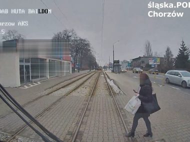 Wypadek na ul. Katowickiej w Chorzowie. Film ku przestrodze Chorzow grozny wypadek na katowickiej