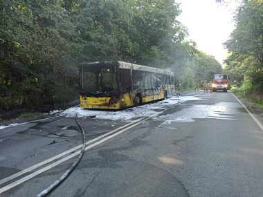 Pożar autobusu linii 158 na ulicy Józefa Karola Doszczętnie spalony autobus