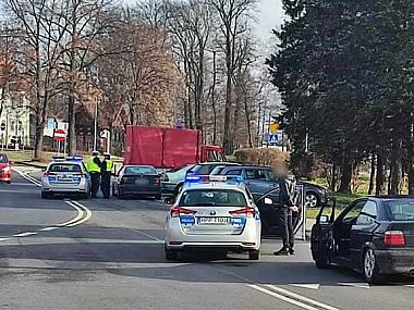 Bmw driftowały na trasie Orszaku Trzech Króli Drift Tychy Policja 6.1.2023 1