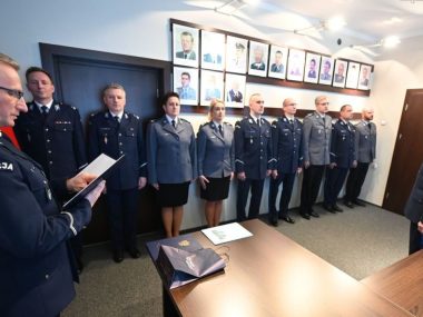 Będzie nowy, ale znany komendant policji w Rudzie Śląskiej Podinsp. Dawid Gil wraca do Rudy Śląskiej (na zdjęciu pierwszy z lewej w szeregu)