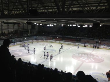 Hokejowe emocje i wojsko na Stadionie Zimowym Gkstychy