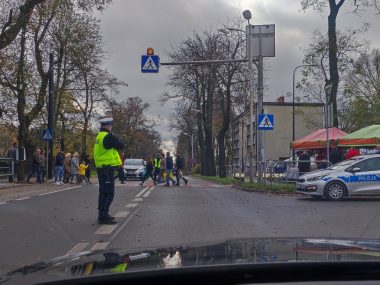 Dziś ruszyła policyjna akcja "Wszystkich Świętych" W okolicach cmentarzy należy zwrócić szczególną uwagę. I na pieszych i kierujących
