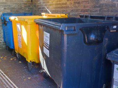 Kolejna rudzianka oszukana "na policjanta" Tym razem oszust kazał włożyć torbę z pieniędzmi do kubła na plastik