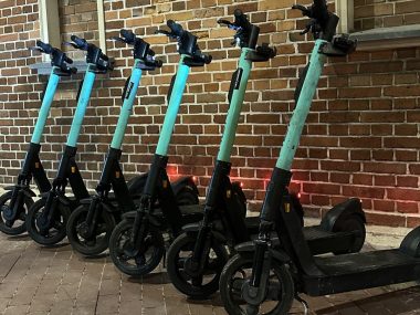 Piękna pogoda - może więc wypad hulajnogą? Hulajnogi to wygoda, ale i odpowiedzialność