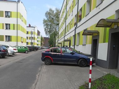 Nowa ustawa zakazująca parkowania na chodnikach Idealne parkowanie w Piekarach1